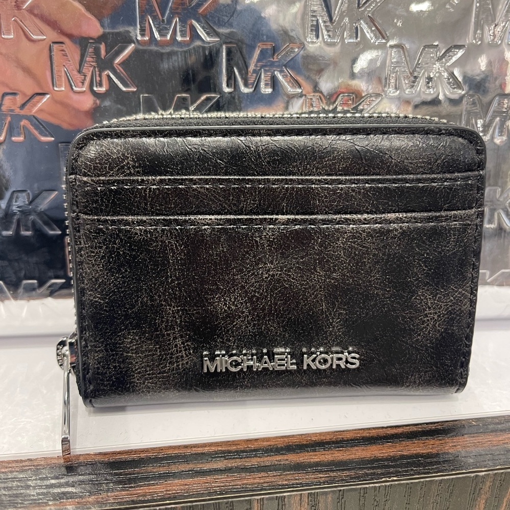 MICHAEL KORS Jet Set Medium Distressed Zip Around Card Case
Black 
NWT